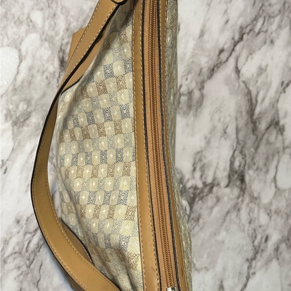 Tan and Cream Checkered Shoulder Bag with Gold Hardware - Picture 9 of 16